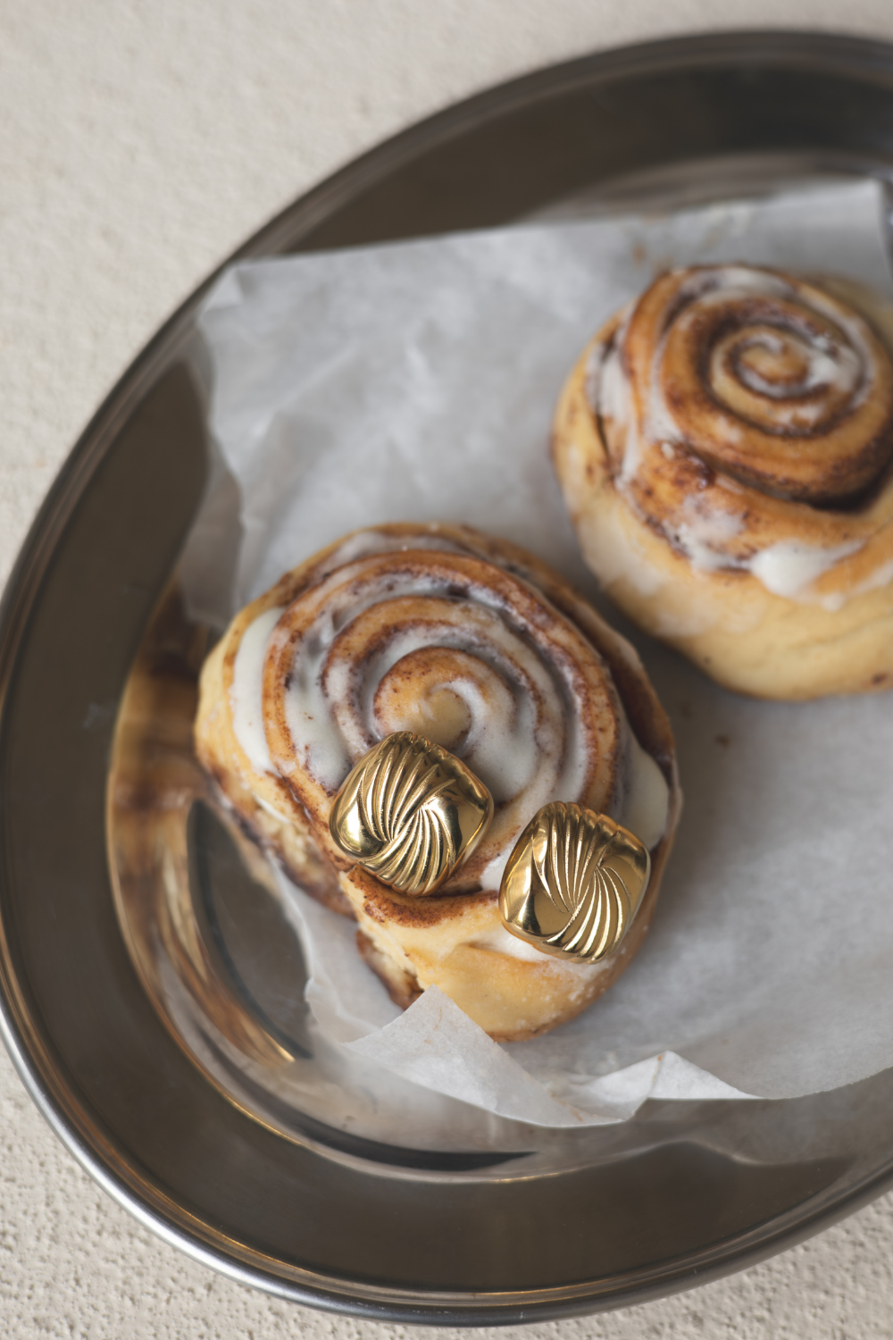 Frame earrings | Gold